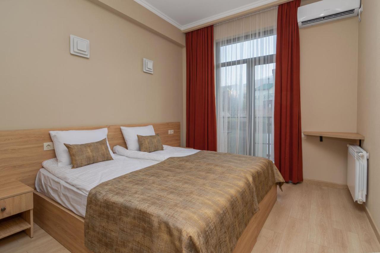 Hotel Alexandria Saguramo Exteriör bild